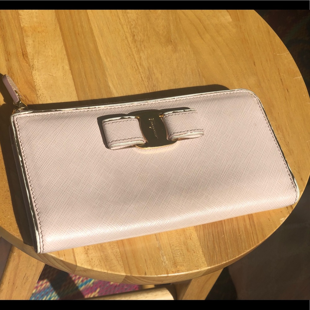 Ferragamo Vara Bow Zip Long Wallet